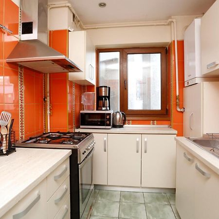 Peaceful Getaway - Generous 3-Bedroom Sanctuary - Close To Historic Old Town Bukarest Kültér fotó