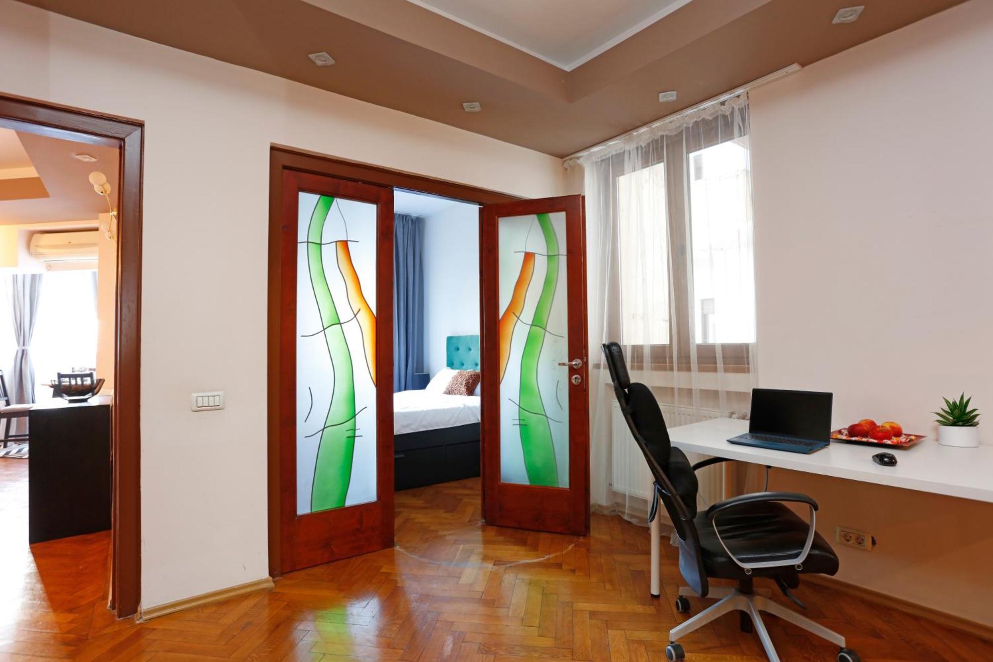 Peaceful Getaway - Generous 3-Bedroom Sanctuary - Close To Historic Old Town Bukarest Kültér fotó