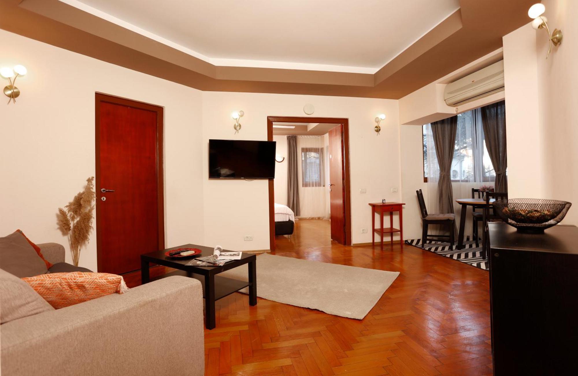 Peaceful Getaway - Generous 3-Bedroom Sanctuary - Close To Historic Old Town Bukarest Kültér fotó